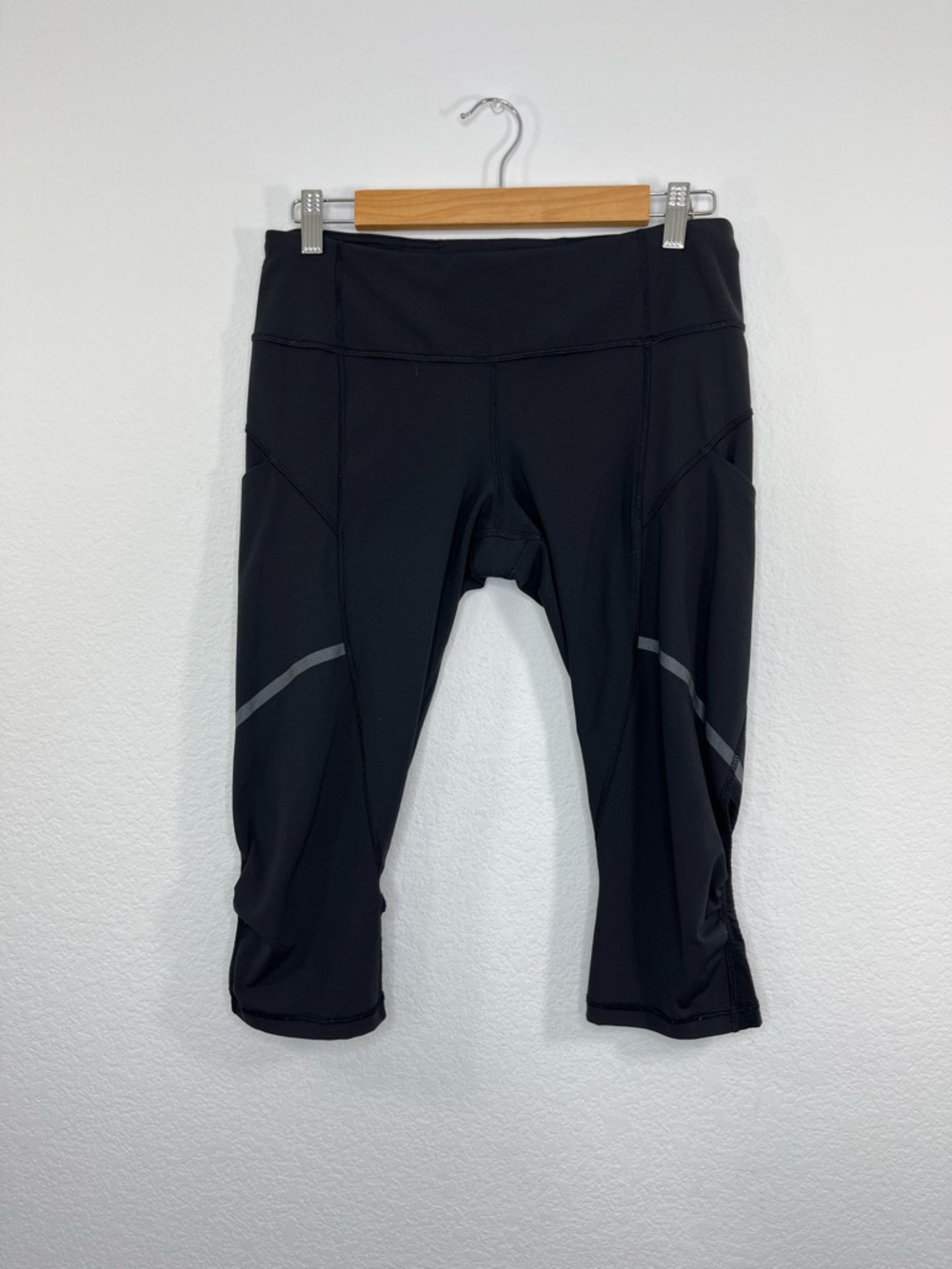 Lululemon Leggings Hop To It Crop Mid Rise Capri Pocket Black leggings size 8‎